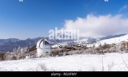 Shamakhi astrologische Sternwarte im Winter Stockfoto