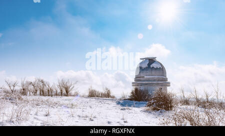 Shamakhi astrologische Sternwarte im Winter Stockfoto