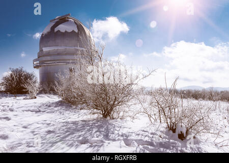 Shamakhi astrologische Sternwarte im Winter Stockfoto