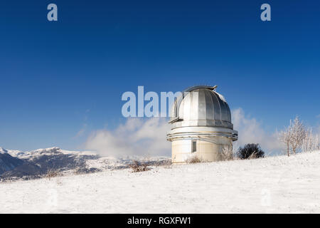 Shamakhi astrologische Sternwarte im Winter Stockfoto