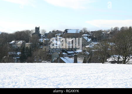 30/01/2019 Dies ist die schöne Aussicht auf das Wasser Dorf nach einer Nacht Schnee von Edgeside Park, Waterfoot, Rossendale, Lancashire, Großbritannien Stockfoto