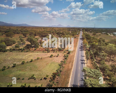 Gerade Autobahn Straße oben betrachten. Central American Road Stockfoto