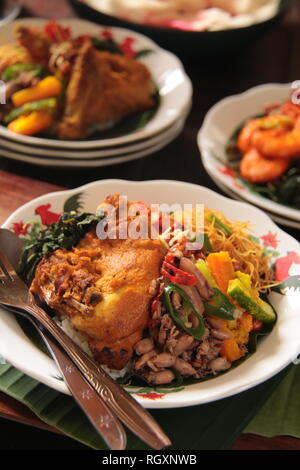 Nasi Rames Medan, der Malaiischen Reis essen von Medan, North Sumatra Stockfoto