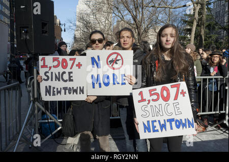 Studenten für Waffenbesitz Kundgebung am Rathaus in Manhattan, am 4. Februar 2013. Schüler aus der Dalton School inszenierte die anti-gun Protest Stockfoto