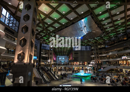 MONTREAL, KANADA - 6. NOVEMBER 2018: Hauptplatz in das Innere der Desjardins komplexe Mall, ein Meilenstein in der Innenstadt von Montreal, Quebec, mit s Stockfoto