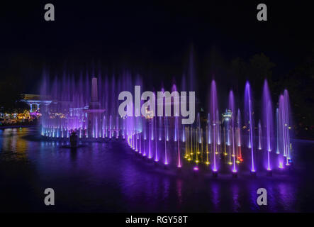 Magic Fountain Show am Plaza Salcedo, Vigan, Ilocos Sur, Philippinen Stockfoto