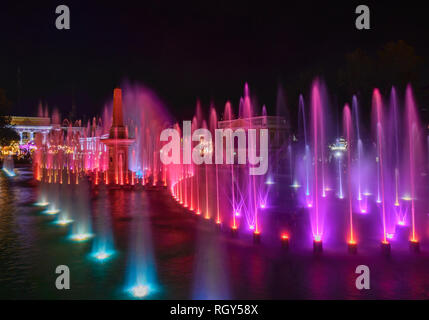 Magic Fountain Show am Plaza Salcedo, Vigan, Ilocos Sur, Philippinen Stockfoto