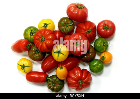 Heirloom Tomaten auf weißem Grund zurück Stockfoto