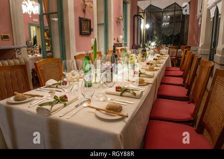 Tabelle mit Eleganz für Heirat Stockfoto