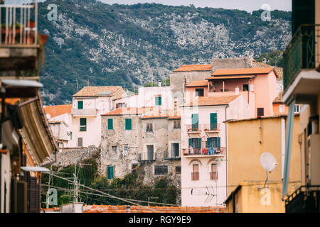 Terracina, Italien - Oktober 15, 2018: Blick auf die Oberstadt. Stockfoto