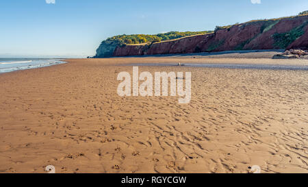 Der Strand in Blue Anchor, Somerset, England, UK-im Bristol Channel suchen Stockfoto