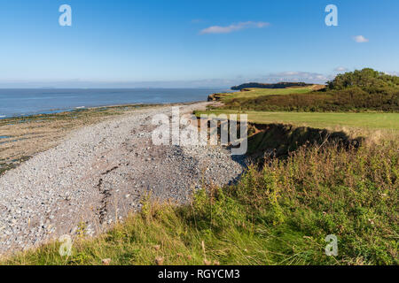 Kilve Strand in Somerset, England, Großbritannien - Blick auf den Kanal von Bristol Stockfoto