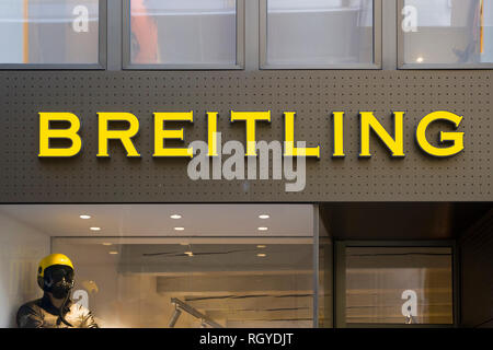 LAUSANNE, Schweiz - 24 SEPTEMBER 2018: Detail ofBreitling store in Lausanne in der Schweiz. Es ist ein Schweizer Uhrenhersteller, gegründet im Jahre 1884. Stockfoto