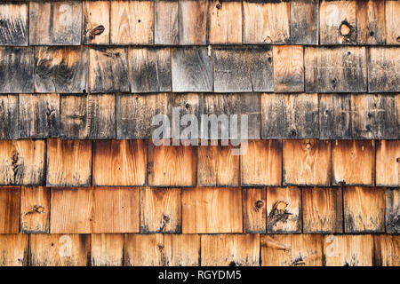 Ein Geschuppt Wand für eine Textur und gemusterten Hintergrund. Stockfoto