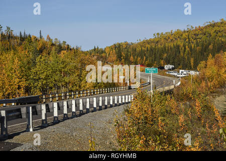 Moskito Gabel Strecke und Camping entlang den Taylor Highway zwischen Tok und Huhn, Alaska, USA Stockfoto