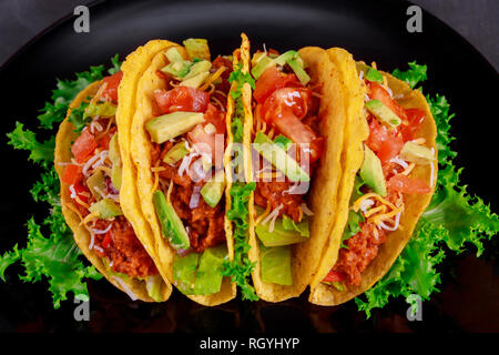 Vegetarischen taco Wraps. Pflanzliche Tacos mit Zutaten aus der Ansicht von oben Stockfoto