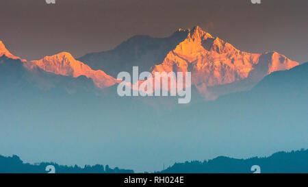 Die Berge des Himalaya Kanchenjunga, der dritthöchste Berg der Welt. Stockfoto