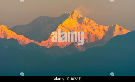 Die Berge des Himalaya Kanchenjunga, der dritthöchste Berg der Welt. Stockfoto