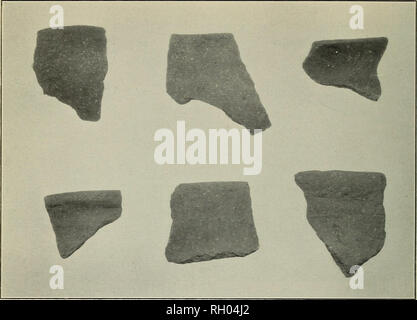 . Bulletin. Ethnologie. Büro der amerikanischen Ethnologie BULLETIN 118 Platte 150. a. Scherben von Standort Nr. 5. Der erste und der zweite sind Nr. 1 und Nr. 6 auf Abbildung 30; die letzten vier sind Nr. 65, 9. 1 und 60 auf Karte 31.. Bitte beachten Sie, dass diese Bilder sind von der gescannten Seite Bilder, die digital für die Lesbarkeit verbessert haben mögen - Färbung und Aussehen dieser Abbildungen können nicht perfekt dem Original ähneln. extrahiert. Smithsonian Institution. Büro der amerikanischen Ethnologie. Washington: G. S. O. Stockfoto