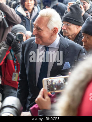 NFormer Berater des Präsidenten der Vereinigten Staaten Donald J. Trumpf, Roger Stein, kommt an der US District Court in Washington, DC, auf eine Anklage, die durch spezielle Counsel Robert Mueller am 29 Januar, 2019 angeklagt zu werden. Die Vorwürfe gegen den langjährigen Trumpf Mitarbeiter sagen wollte er E-Mails von WikiLeaks, die potenziell von Trump Gegner Schaden während in der Koordination der Arbeit mit älteren Trump Kampagne Beamten gestohlen. Credit: Ron Sachs/CNP (Einschränkung: Keine New York oder New Jersey Zeitungen oder Zeitschriften innerhalb eines 75-Meilen-Radius von New York City) | Verwendung weltweit Stockfoto