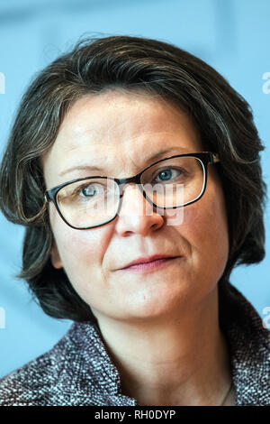 31. Januar 2019, Nordrhein-Westfalen, Düsseldorf: Ina Scharrenbach (CDU), Minister für Bauwesen Nordrhein-westfalen, antwortet auf die Fragen der Journalisten. Scharrenbach berichtete über die öffentlichen Subventionen. Foto: Federico Gambarini/dpa Stockfoto