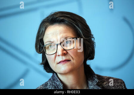 31. Januar 2019, Nordrhein-Westfalen, Düsseldorf: Ina Scharrenbach (CDU), Minister für Bauwesen Nordrhein-westfalen, antwortet auf die Fragen der Journalisten. Scharrenbach berichtete über die öffentlichen Subventionen. Foto: Federico Gambarini/dpa Stockfoto