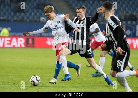 Hamburg, Deutschland. 30 Jan, 2019. Keine VERKÄUFE IN JAPAN! Gotoku SAKAI, Links, HSV Hamburg Hamburg Hamburg, vs Soeren DIECKMANN, SV Sandhausen, Aktion, Duellen, Fußball 2. 1. Fussballbundesliga, 19. Spieltag, Hamburg Hamburg Hamburg (HH) - SV Sandhausen (SH) 2:1, 30.01. 2019 in Hamburg/Deutschland. € | Nutzung der weltweiten Kredit: dpa/Alamy leben Nachrichten Stockfoto