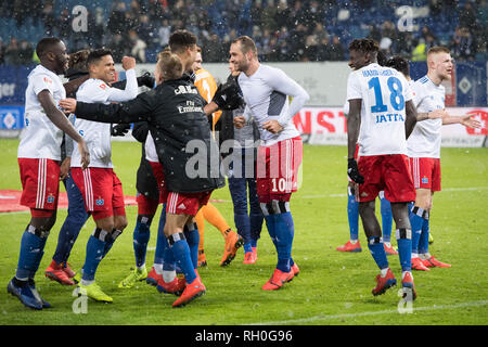 Hamburg, Deutschland. 30 Jan, 2019. Hamburg Spieler feiern Tanzen, Jubel, Jubel, Jubeln, Freude, Jubel, zu feiern, zu abschließenden Jubel, Tanzen, vollständige Abbildung, Fußball 2. 1. Fussballbundesliga, 19. Spieltag, Hamburg Hamburg Hamburg (HH) - SV Sandhausen (SH) 2:1, am 30.01.2019 in Hamburg/Deutschland. € | Nutzung der weltweiten Kredit: dpa/Alamy leben Nachrichten Stockfoto