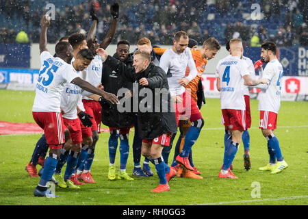 Hamburg, Deutschland. 30 Jan, 2019. Hamburg Spieler feiern Tanzen, Jubel, Jubel, Jubeln, Freude, Jubel, zu feiern, zu abschließenden Jubel, Tanzen, vollständige Abbildung, Fußball 2. 1. Fussballbundesliga, 19. Spieltag, Hamburg Hamburg Hamburg (HH) - SV Sandhausen (SH) 2:1, am 30.01.2019 in Hamburg/Deutschland. € | Nutzung der weltweiten Kredit: dpa/Alamy leben Nachrichten Stockfoto