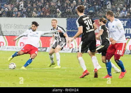 Hamburg, Deutschland. 30 Jan, 2019. Berkay (links, vñZCAN OEZCAN, HH) schießt auf das Ziel, Jesper VERLAAT (2. von links, SH) zur Seite steht, Aktion, Fußball 2. Fussballbundesliga, 19. Spieltag, Hamburg Hamburg Hamburg (HH) - SV Sandhausen (SH) 2:1, am 01/30/2019 in Hamburg/Deutschland. € | Nutzung der weltweiten Kredit: dpa/Alamy leben Nachrichten Stockfoto