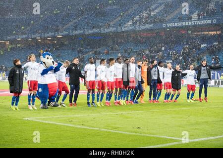 Hamburg, Deutschland. 30 Jan, 2019. Die Hamburger Spieler sind glücklich über den Sieg, Jubel, Jubel, Jubeln, Freude, Jubel, Jubel feiern, endgültige, vollständige Figur, Landschaft, Fußball 2. 1. Fussballbundesliga, 19. Spieltag, Hamburg Hamburg Hamburg (HH) - SV Sandhausen (SH) 2:1, am 30.01.2019 in Hamburg/Deutschland. € | Nutzung der weltweiten Kredit: dpa/Alamy leben Nachrichten Stockfoto