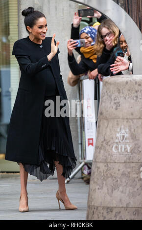 London, Großbritannien. 31. Jan 2019. Meghan Markle, Herzogin von Sussex, Besuche der Vereinigung der Universitäten mit Studenten und Wissenschaftlern aus über das Netzwerk der ACU in der Londoner City University zu erfüllen. Credit: Tommy London/Alamy leben Nachrichten Stockfoto