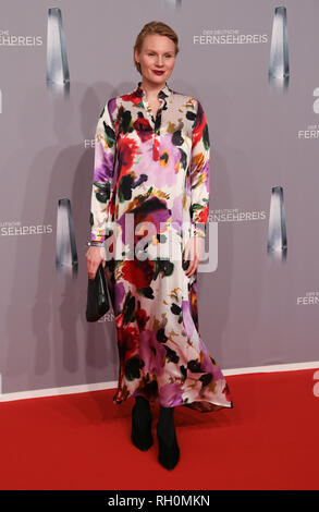 31. Januar 2019, Nordrhein-Westfalen, Düsseldorf: Schauspielerin Rosalie Thomass ist ausgezeichnet mit dem Deutschen Fernsehpreis 2019, der 20. Deutschen Fernsehpreis von ARD, RTL, SAT.1 und ZDF gefördert. Foto: Henning Kaiser/dpa Stockfoto