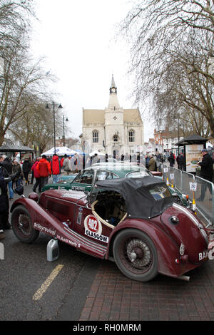 Banbury, Oxfordshire, UK. 31. Januar, 2019. Treiber J Lomas mit M Grieben Co Pilot in einem 1936 Riley Sprite mit Banbury Rathaus im Hintergrund Credit: MELVIN GRÜN/Alamy leben Nachrichten Stockfoto