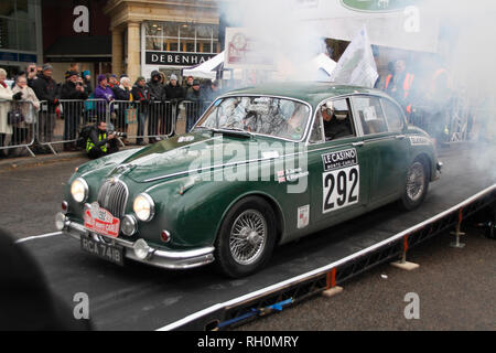 Banbury, Oxfordshire, UK. 31. Januar, 2019. Fahrer Andy James mit co Treiber Keith Woodburn in einem 1964 Jaguar Mk 2 3.8 Credit: MELVIN GRÜN/Alamy leben Nachrichten Stockfoto