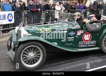 Banbury, Oxfordshire, UK. 31. Januar, 2019. Adam Gompertz und c Callum im Jahre 1949 MG TC Credit: MELVIN GRÜN/Alamy leben Nachrichten Stockfoto