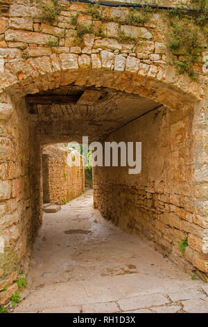 Eine Gasse in das historische Dorf von Vodnjan (dignano) in Istrien, Kroatien Stockfoto