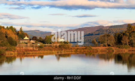 Herbst am Abend Blick über Loch Tummel Schottland Stockfoto