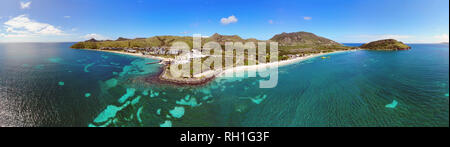 Antenne Panoramablick von Christopher Hafen und das Karibische Meer, St. Kitts, in der Nähe des Park Hyatt Hotel und Reggae Beach Stockfoto
