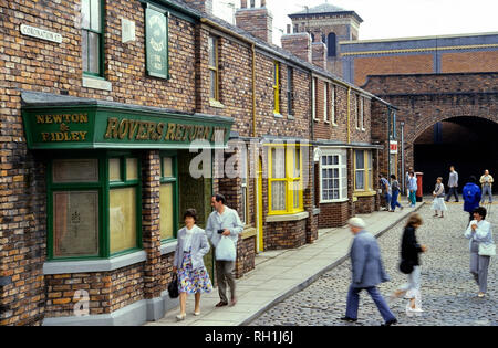 Coronation Street. Die ursprüngliche Granada Studios Tour, Manchester, England, UK. Ca. 1988 Stockfoto