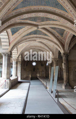 Italien, Florenz - 02 April 2017: der Blick auf den Kreuzgang der Toten ist ein unterirdischer Friedhof von der Kirche Santa Maria Novella im Inneren auf 02 April 2017 Stockfoto