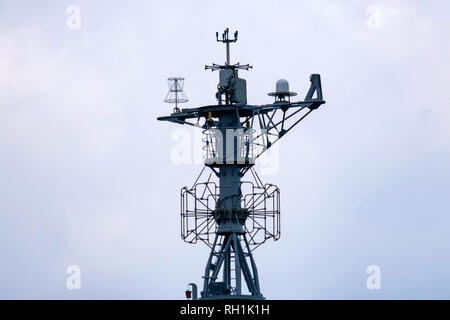 Kommunikation Mast der modernen Yacht mit Antennen Stockfoto