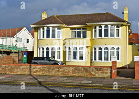 Doppelzimmer Fassade mit Erker privates Haus mit Blick auf das Meer im Westen Antrieb in Porthcawl. Eigenschaft für Verkauf ist bei Bild wurde. Stockfoto