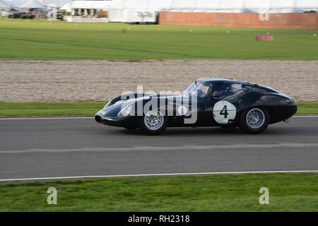 Lister-Jaguar auf der Strecke in Goodwood Revival 7. Sept. 2018 Stockfoto