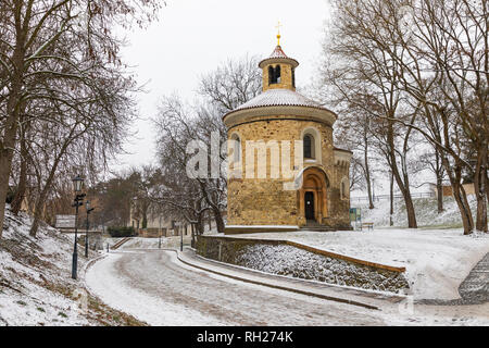 St. Martin Rotunde auf Vysehrad im Winter, Prag, Tschechische Republik Stockfoto