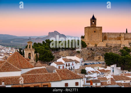 Altstadt und Zitadelle schloss. Monumentale Stadt Antequera, Provinz Malaga. Andalusien, Südspanien. Europa Stockfoto