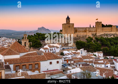 Altstadt und Zitadelle schloss. Monumentale Stadt Antequera, Provinz Malaga. Andalusien, Südspanien. Europa Stockfoto