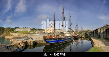 Tall Ships in Charlestown Harbour, Cornwall. Lage für die Dreharbeiten der TV-Serie Poldark. Stockfoto