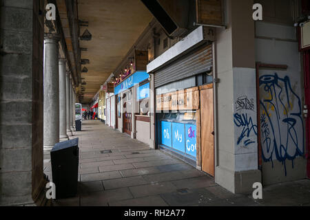 Madeira Drive Brighton Seafront Cafés und Geschäfte nehmen auf einen ruhigen Winter Nachmittag im Januar Stockfoto