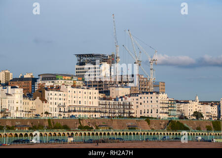 Das Royal Sussex County Hospital (RSCH) neue Entwicklung im Bau Hinter Brighton Seafront Gebäude UK Stockfoto